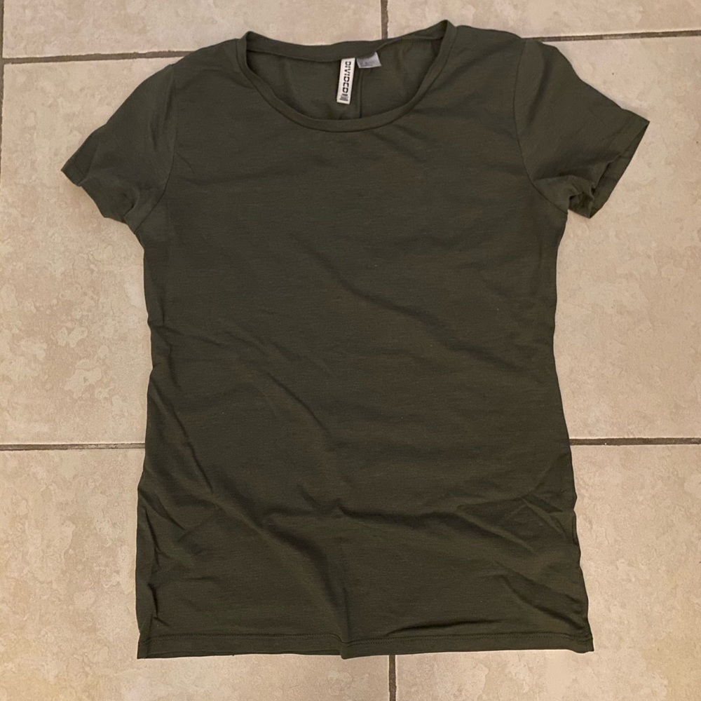 Green basic tee